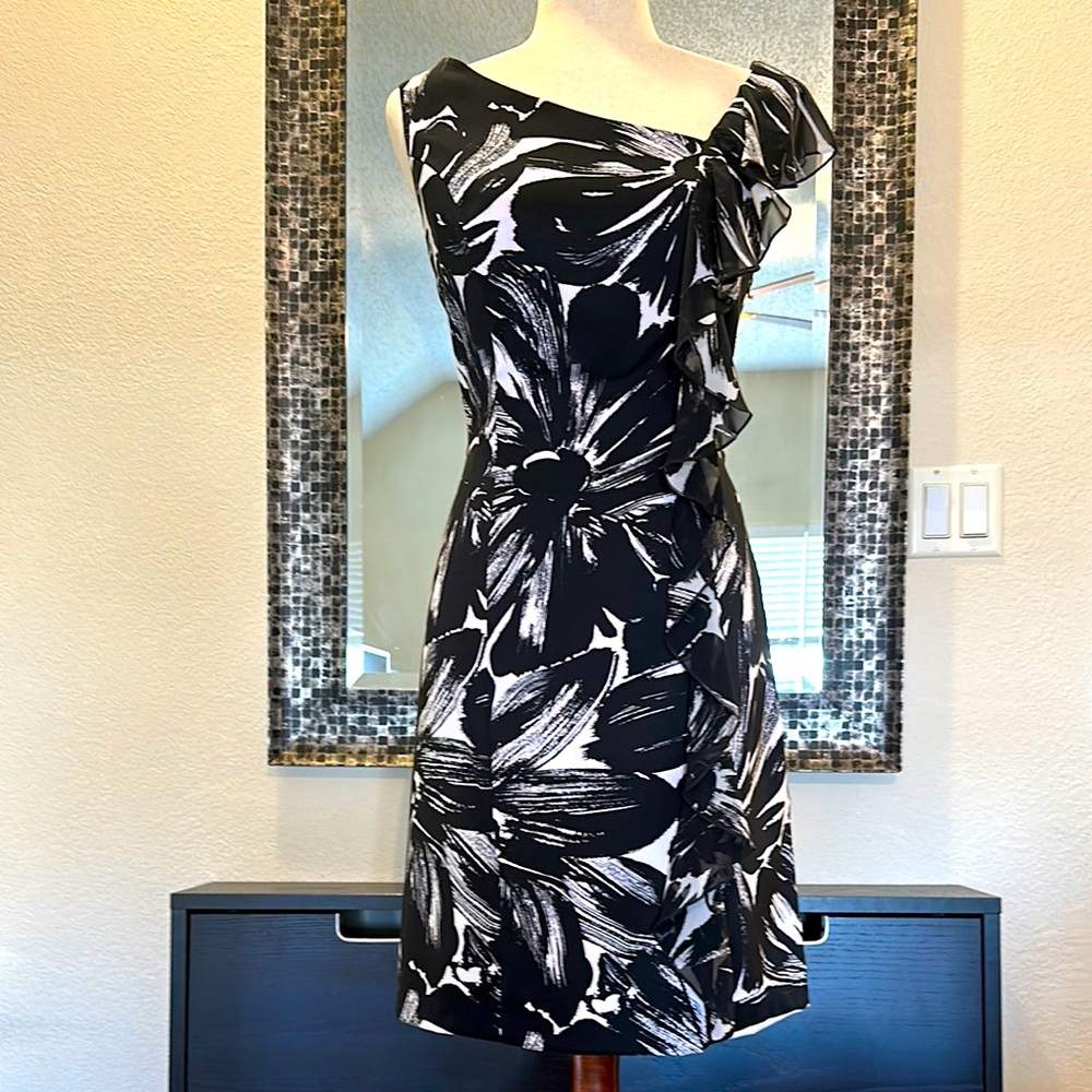 Black and White Daisy Floral Sheath Dress
